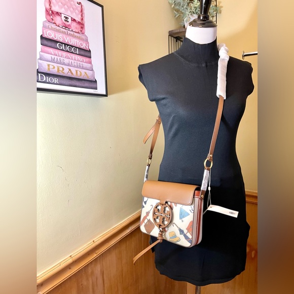 🌷Brand New Tory Burch dromedary crossbody 💯authentic collection! - Picture 2 of 11